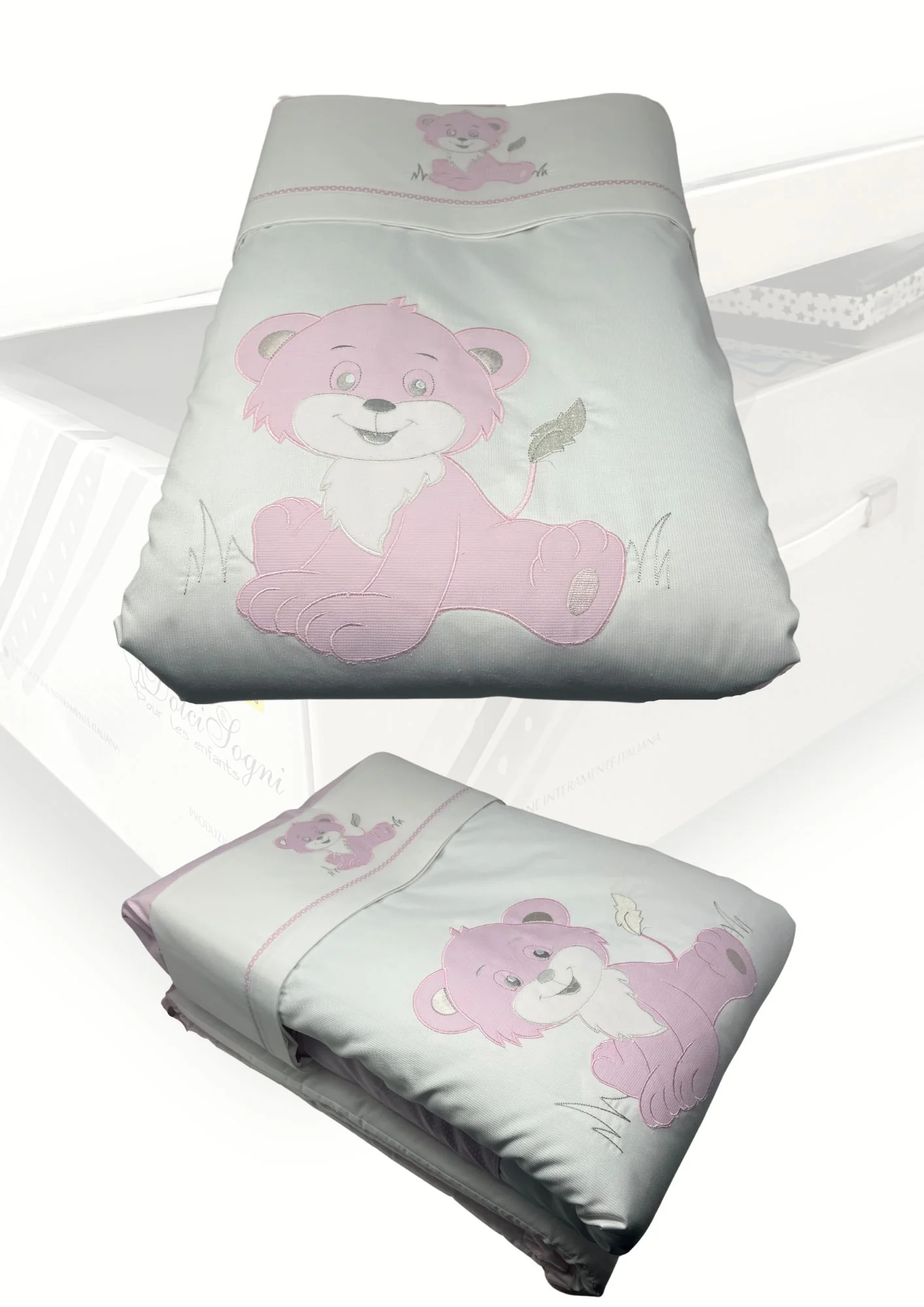Dolci Sogni Coordinato 5 Pezzi Trapunta+paracolpi+completo Lenzuola Lettino In 100% Cotone Ricamato Colori Panna Rosa Cielo Grigio Art. 6023 - Image 4